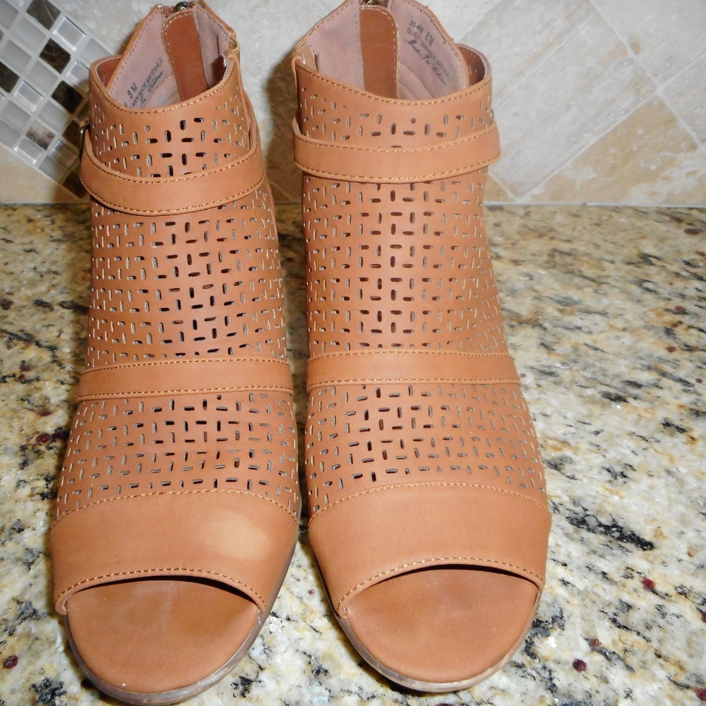 Easy Street Tan Ankle Booties Size 8M